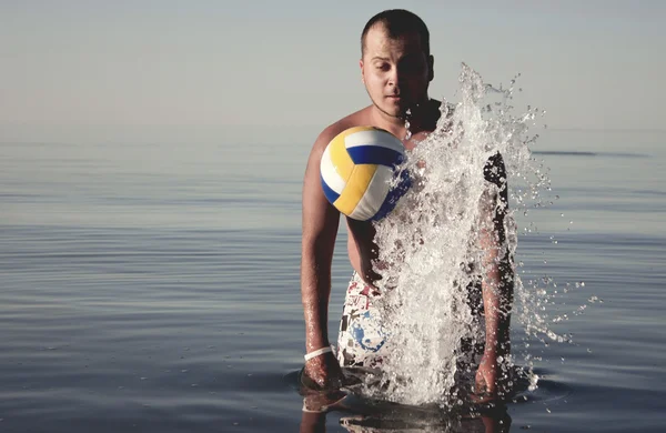 Chico en el agua —  Fotos de Stock