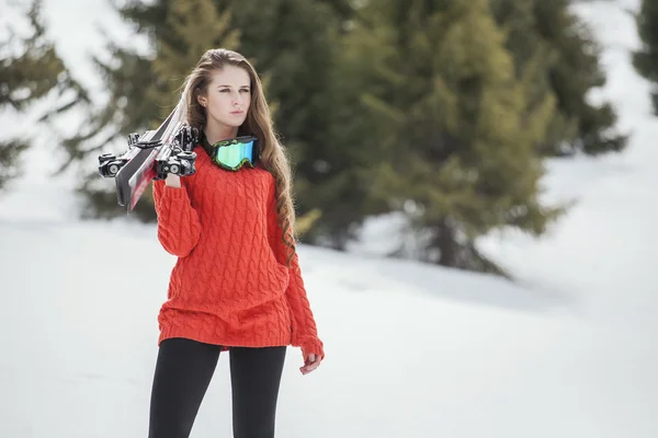 Girl with skis — Stock Photo, Image