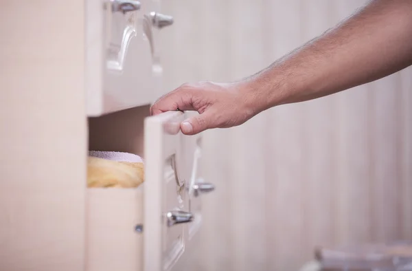 Hand opens a cupboard — Stock Photo, Image