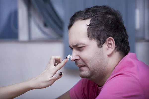 Kuchen im Gesicht — Stockfoto