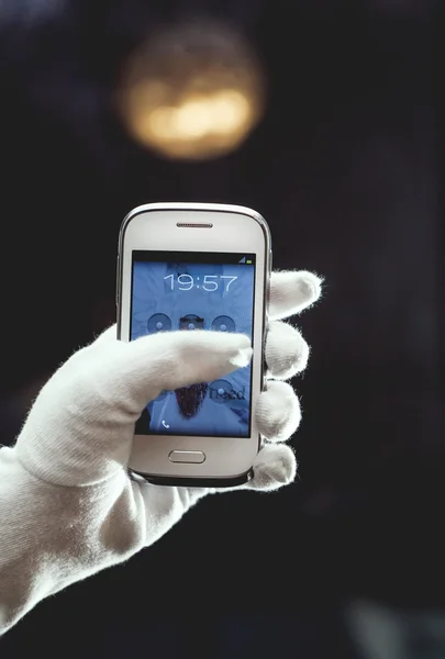 Smart phone in mano — Foto Stock