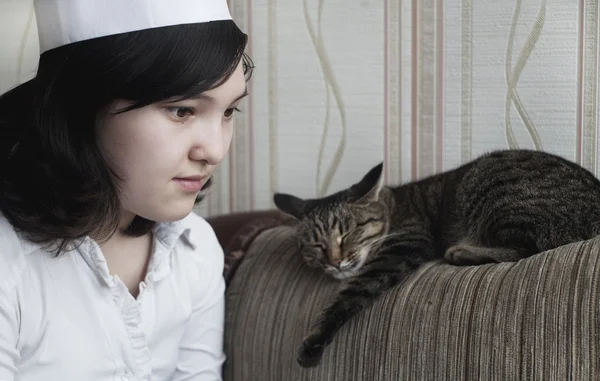 Fille avec chat — Photo