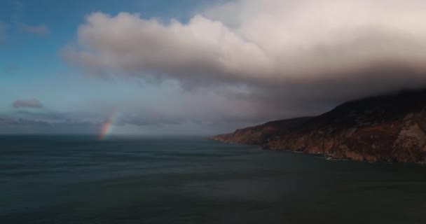 Dramatický Timelapse Video Pobřeží Atlantského Oceánu Útesy Bouřlivém Stavu Duhou — Stock video