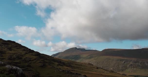 Hareketli Bulutların Gölgelerin Kerry Dağlarının Kerry Halkasının Rlanda Nın Halkası — Stok video