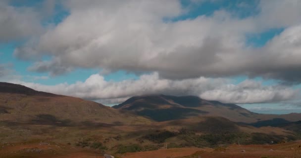 Όμορφο Timelapse Βίντεο Από Γραφικά Βουνά Κινούμενα Σύννεφα Και Σκιές — Αρχείο Βίντεο