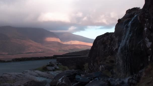 Scenic Slow Motion Video Small Waterfall Mountains Background Conor Pass — Stock Video