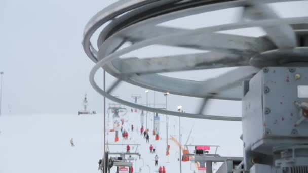 Rotating machine ski lift — Stock Video