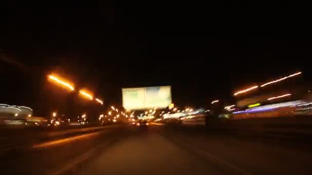 Ταχύτητα κίνησης στο δρόμο νύχτα — Αρχείο Βίντεο