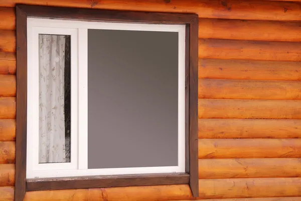 Fenster der Blockhütte — Stockfoto