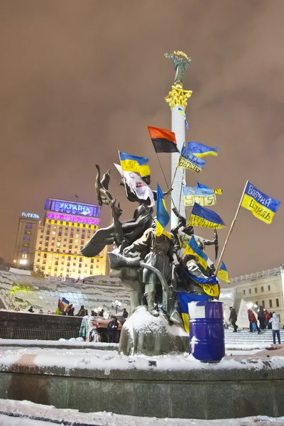 Pro-europäische Gewerkschaftsdemonstranten auf dem Maidan. — Stockfoto