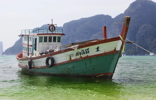 Velho barco de carga — Fotografia de Stock