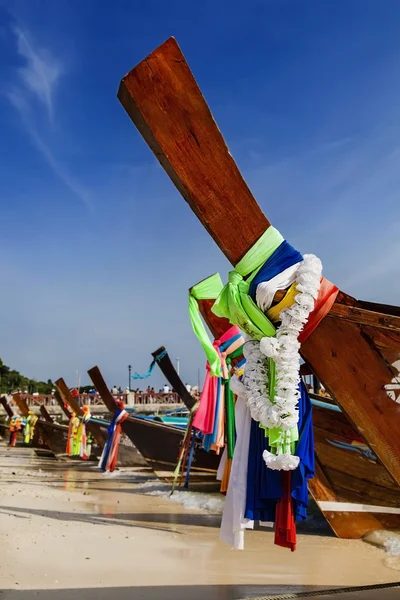 Bateau sur l'île de Phi Phi en Thaïlande — Photo