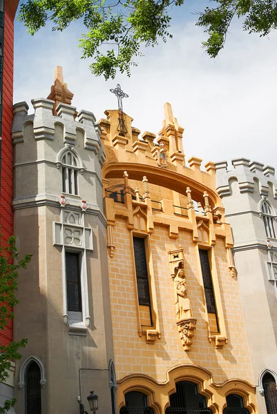 Edifici storici con fronti in pizzo di Madrid — Foto Stock