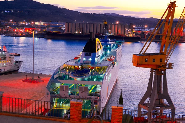 Puerto con cruceros Ancona Italia —  Fotos de Stock