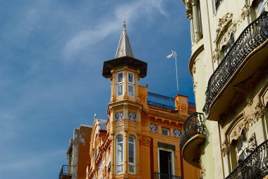 dantel cephede İspanya ile tarihi binalar