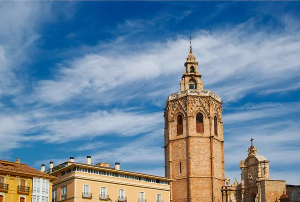 Edifici storici con fronti in pizzo Spagna — Foto Stock