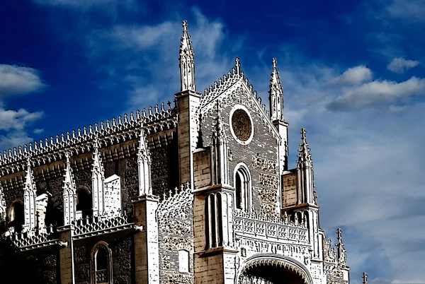 Bâtiments historiques avec façades en dentelle de Madrid — Photo