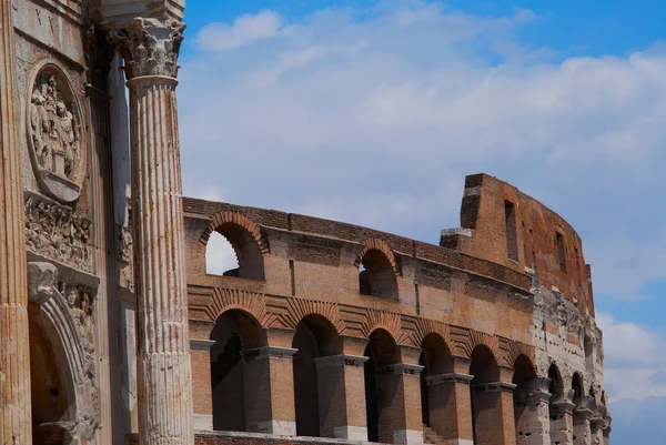 Амфитеатр Колизея в Риме — стоковое фото