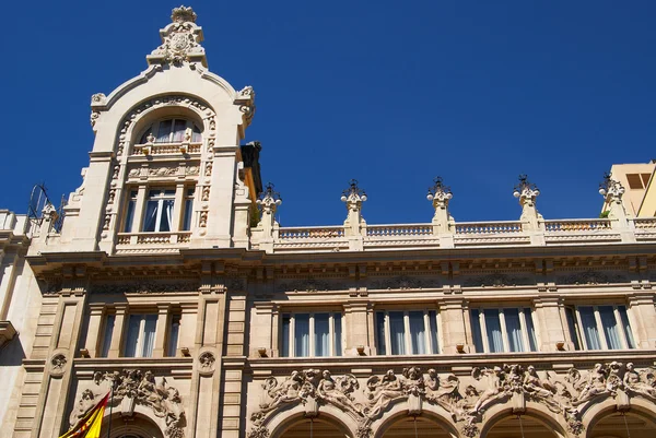 Historické budovy s krajkou frontách v Madridu — Stock fotografie