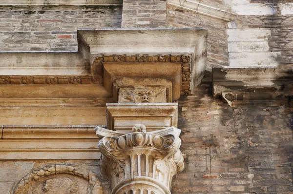 Antique ancient architectural details of Europe — Stock Photo, Image