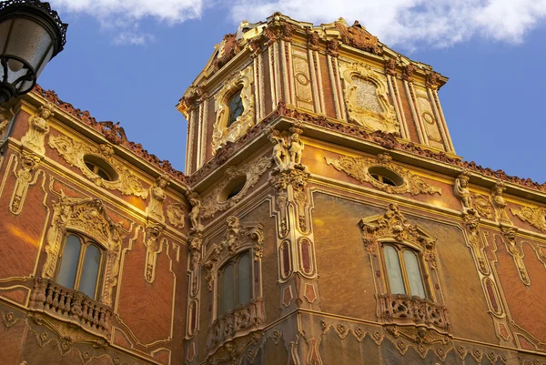 Famoso edificio histórico en Valencia, España — Foto de Stock