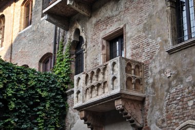 romantik balkon binanın şehri Verona, İtalya