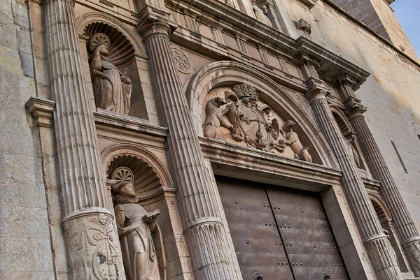 Historické budovy s krajkou frontách město valencia Španělsko — Stock fotografie