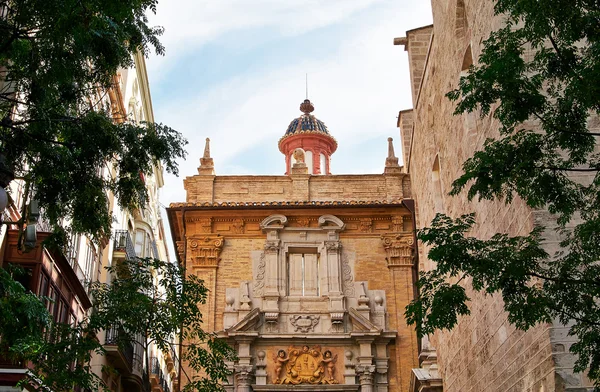 Valencia, Španělsko, fasáda kostela. — Stock fotografie