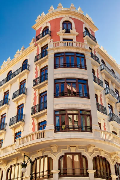 Edificios con frentes de encaje de la ciudad Valencia España — Foto de Stock