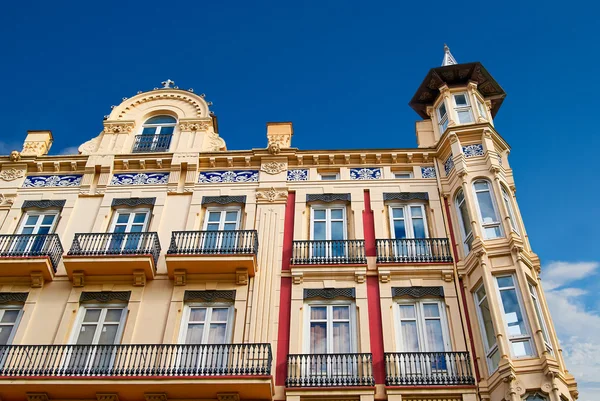 Valencia, Spanje, gevel van de kathedraal kerk. — Stockfoto