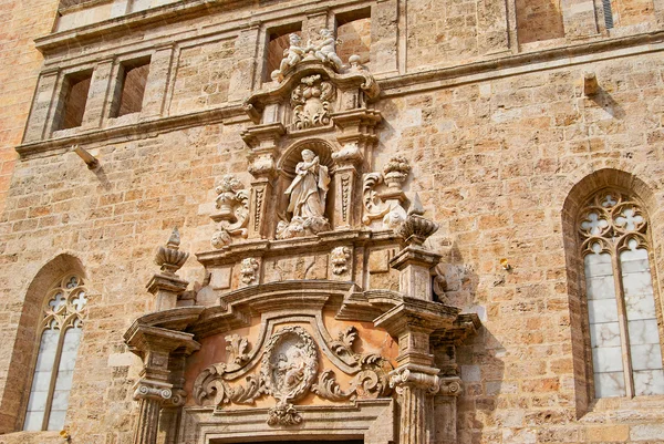 Edificios con frentes de encaje de la ciudad Valencia España — Foto de Stock