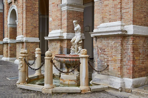 Detalhes arquitetura da cidade Senigallia. Catedral — Fotografia de Stock