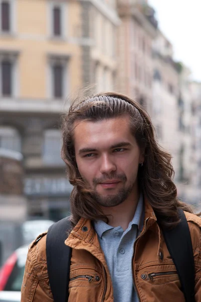 Parte do rosto jovem europeu com barba . — Fotografia de Stock