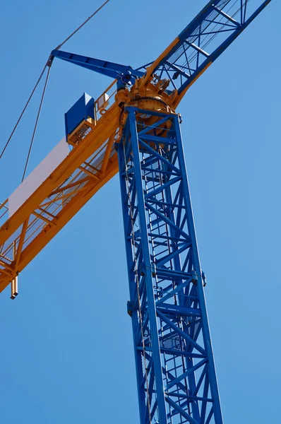 Nueva grúa elevadora azul con suspensión . —  Fotos de Stock