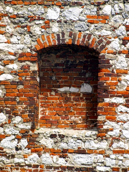 Deel van de ruïnes van de opening venster — Stockfoto