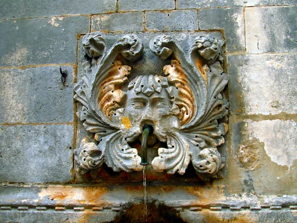 Part of old fountain in Dubrovnic, — Stock Photo, Image