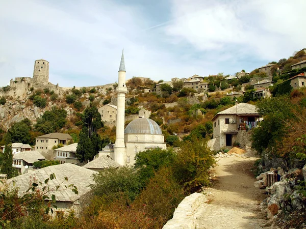 Moschea e il centro storico Pocitelj in Bosnia-Erzegovina — Foto Stock