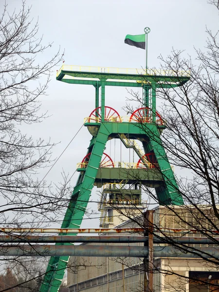 緑のマイニング抽出塔 — ストック写真