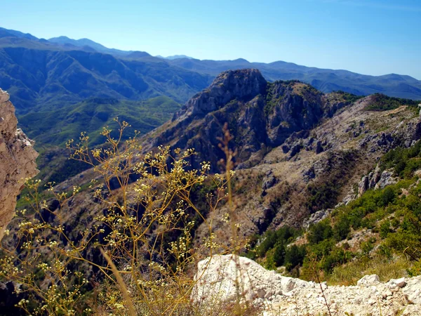 典型的黑山山全景 — 图库照片
