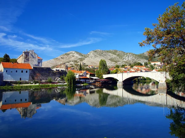 Historické osmanské arslanagic most v trebinje — Stock fotografie