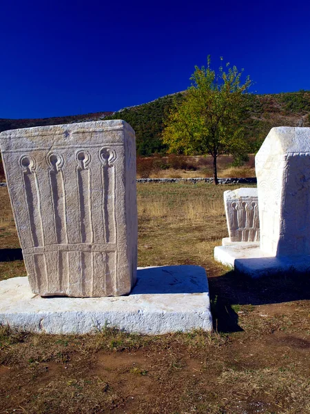 Antik mezar taşları, mezarlık stolac, Bosna-Hersek — Stok fotoğraf