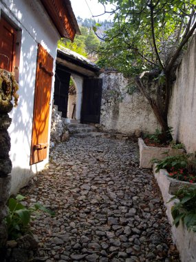 Balkanlar'da küçük şehirlerdeki büyüleyici dar geçitler