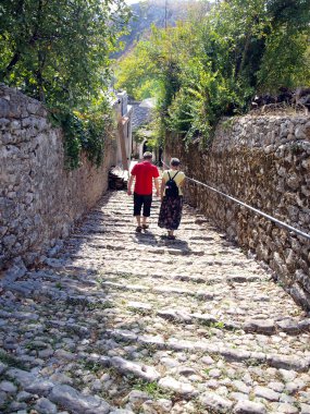 Balkanlar'da küçük şehirlerdeki büyüleyici dar geçitler