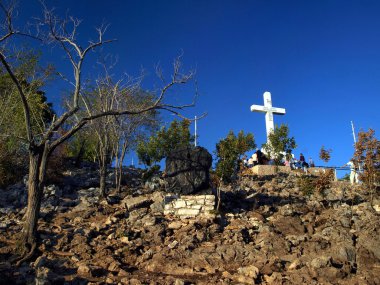 üstünde belgili tanımlık tepe-in krizevac medjugorje yakın çapraz
