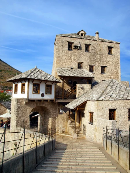 Oude brug over de rivier neretva - mostar — Stockfoto