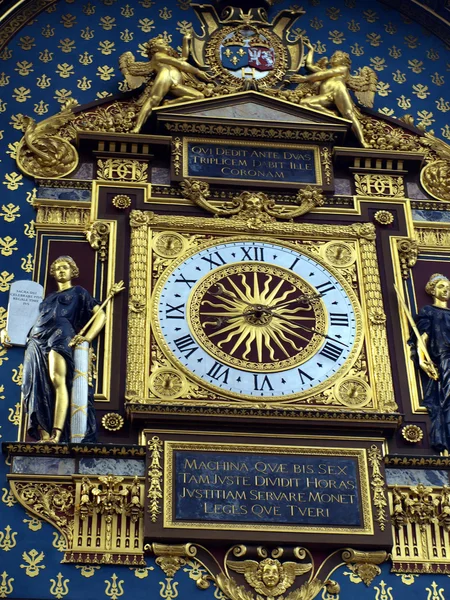 Primer reloj de ciudad en París — Foto de Stock