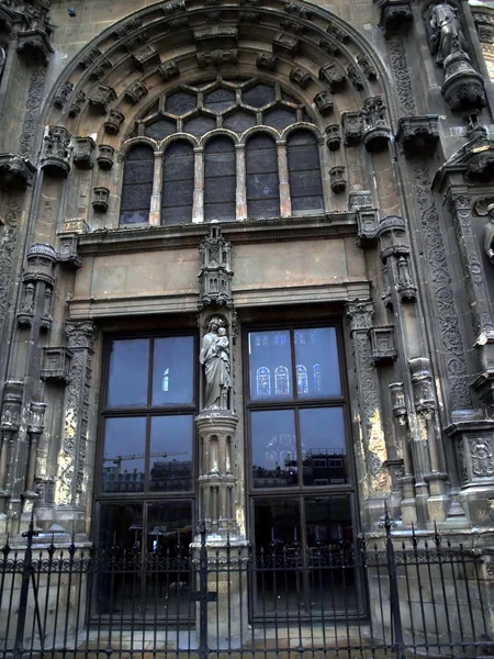 Дверь, Париж- Собор Св. Эсташской готики — стоковое фото