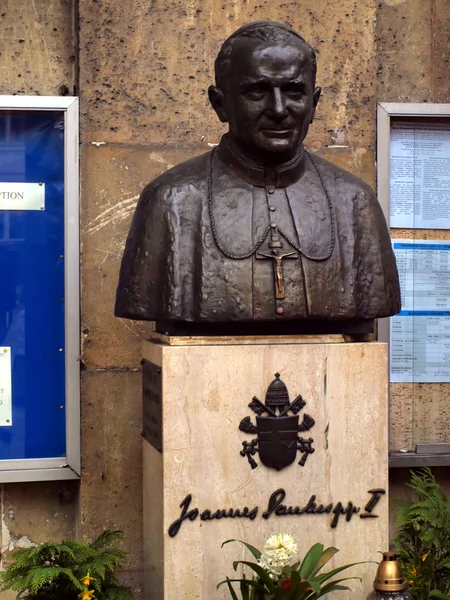 Busto estatua de Juan Pablo II en París — Foto de Stock