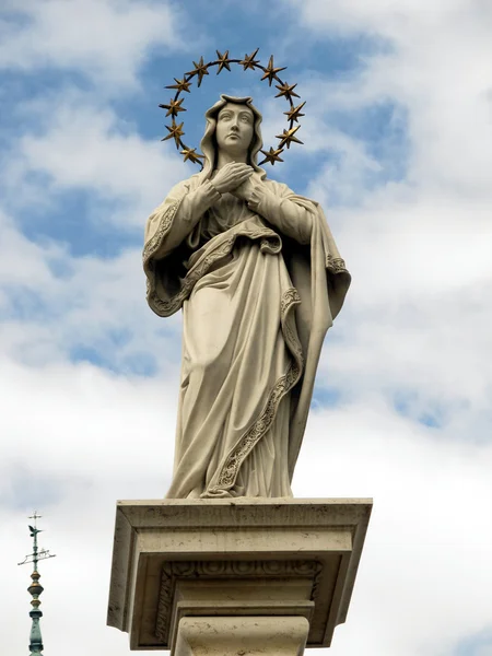 Statue of Virgin Mary Immaculate in front of the monastery of Ja — Stock Photo, Image