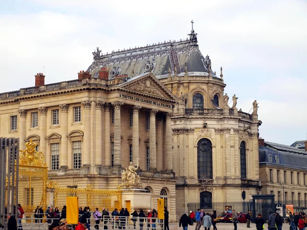 Palác Versailles. slavný královský hrad ve Francii. — Stock fotografie